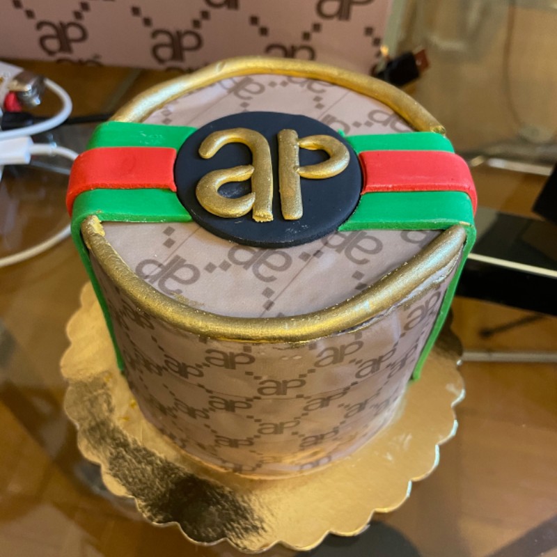 GUCCI Box Cake